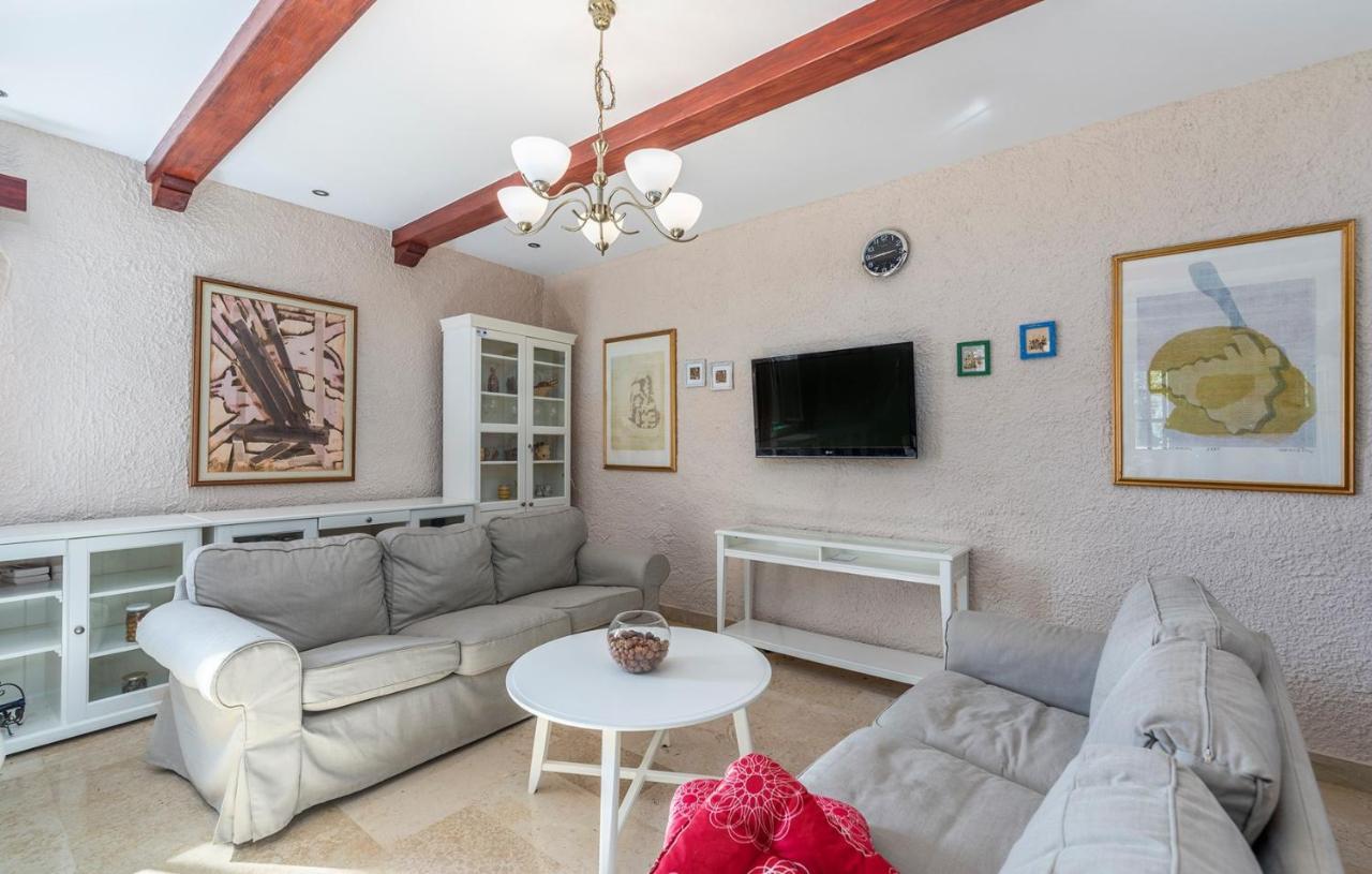 Hotel House Peresiji Habitación foto