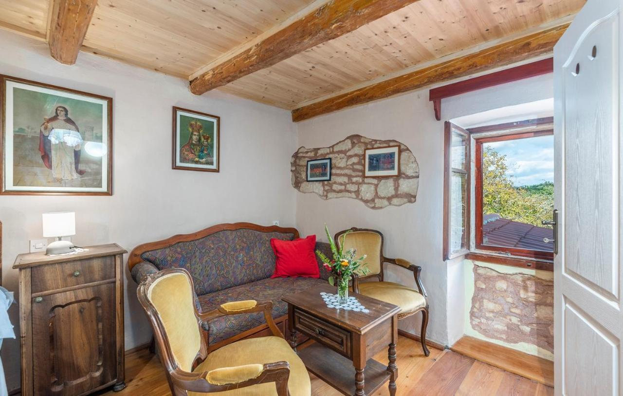Hotel House Peresiji Habitación foto