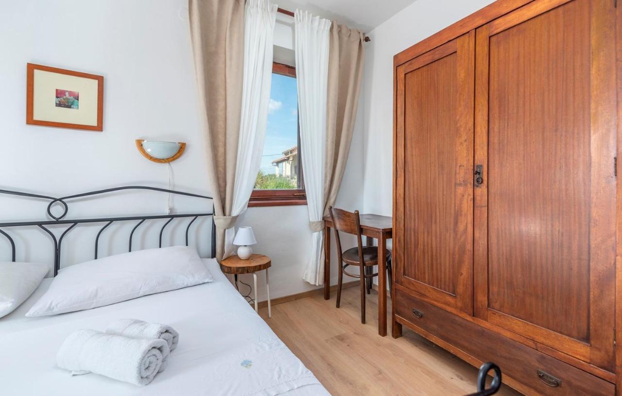 Hotel House Peresiji Habitación foto