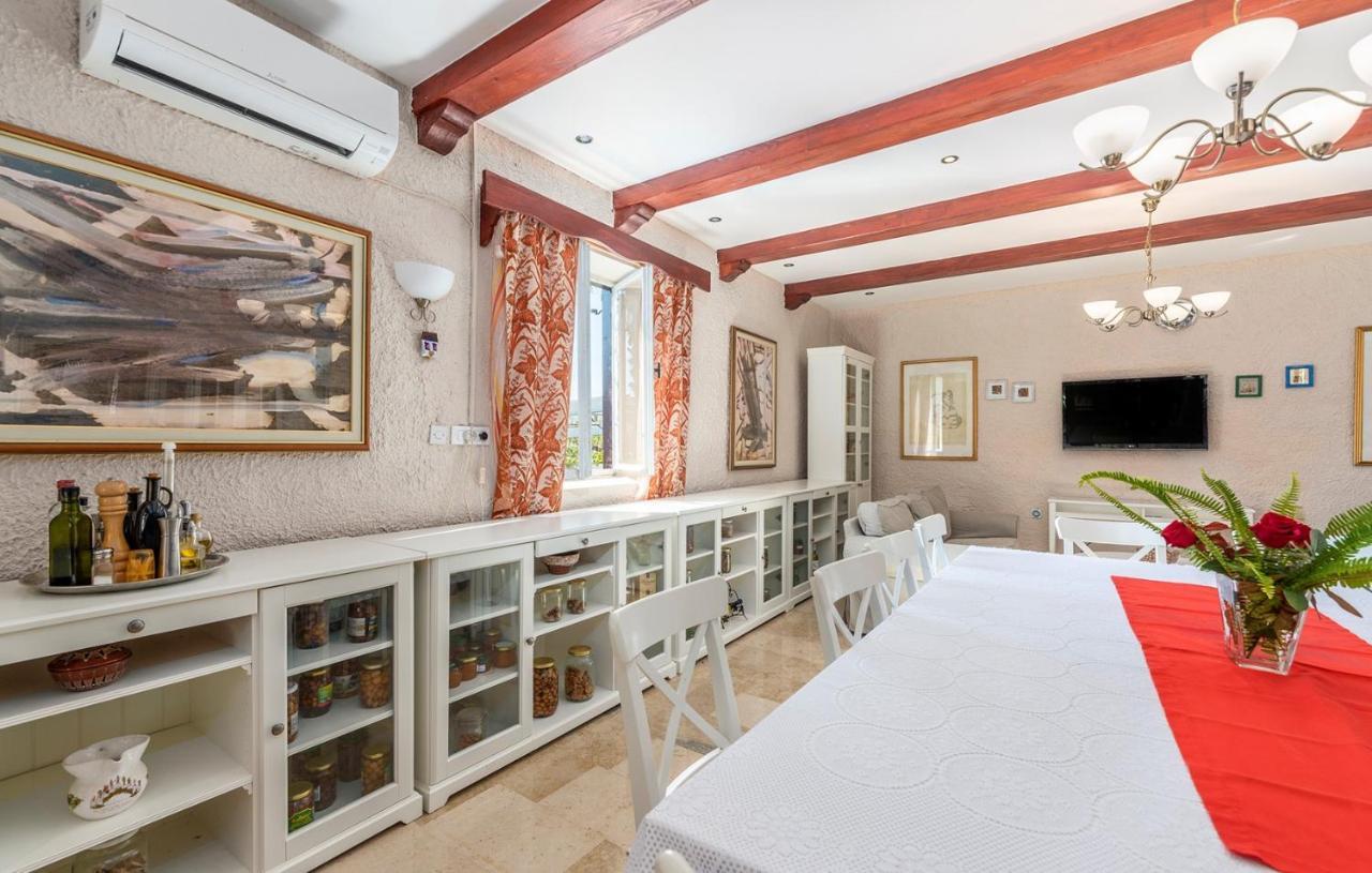 Hotel House Peresiji Habitación foto