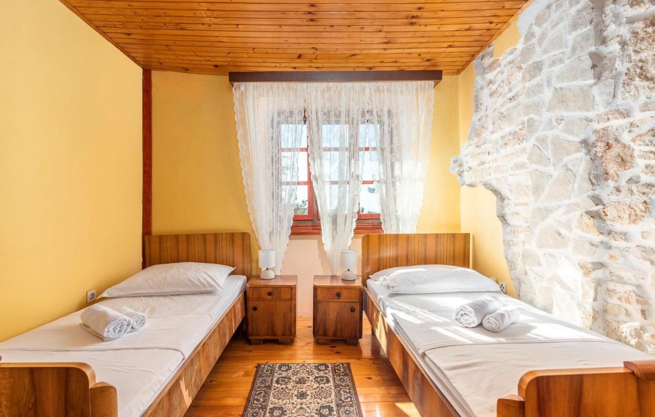 Hotel House Peresiji Habitación foto